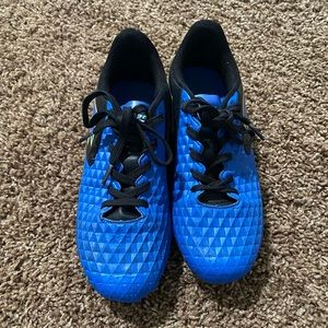 Soccer cleats size 4.5